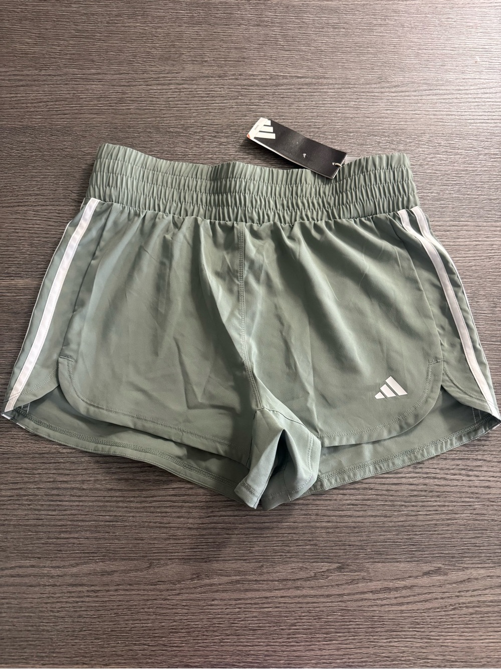 Adidas Women’s Pacer Woven Shorts High Rise 3” Inseam Size M Silver Green/white